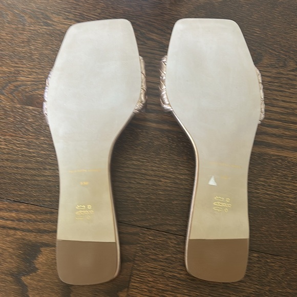 Saks Fifth Avenue Braided Gold Slides - New In Box - Size 9.5M - Picture 6 of 6